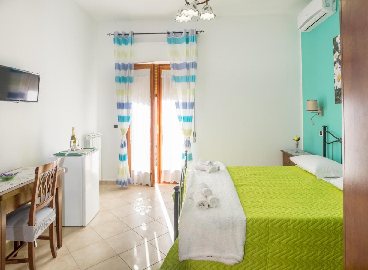 Vivere A Colori Vico Equense Bagian luar foto