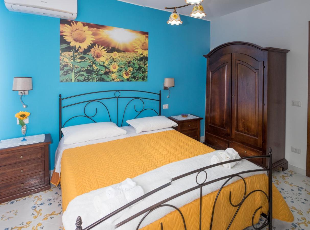Vivere A Colori Vico Equense Bagian luar foto